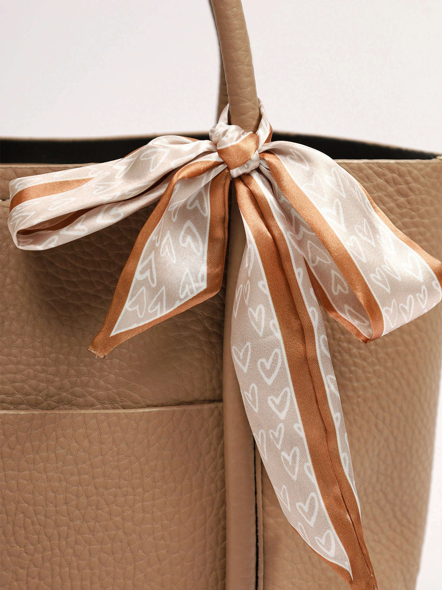 Сумка-тоут с декоративным платком в ассортименте